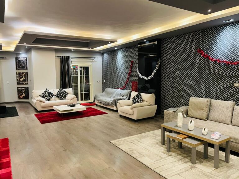 شقه مميزه في النخيل